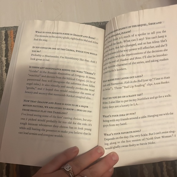 Shadow and bone - Picture 3 of 4